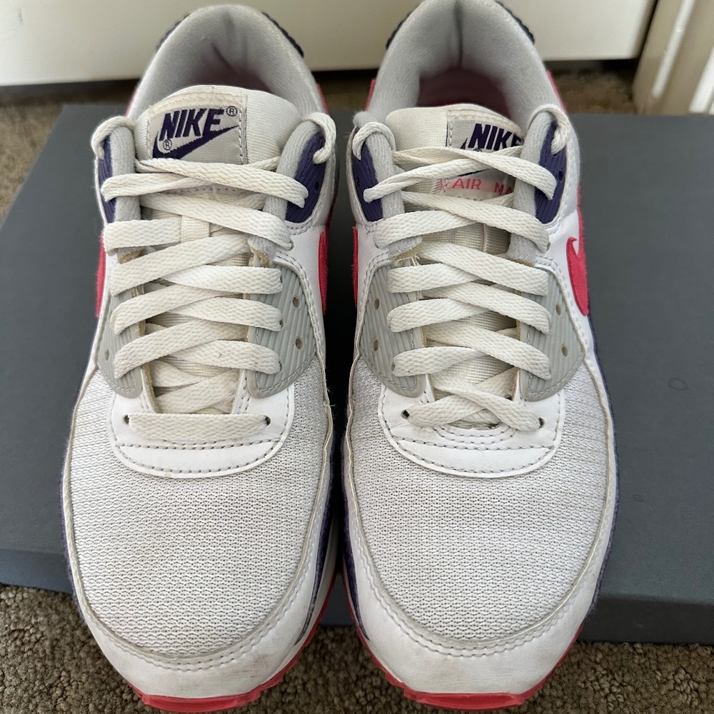 Women’s Nike Air Max 90